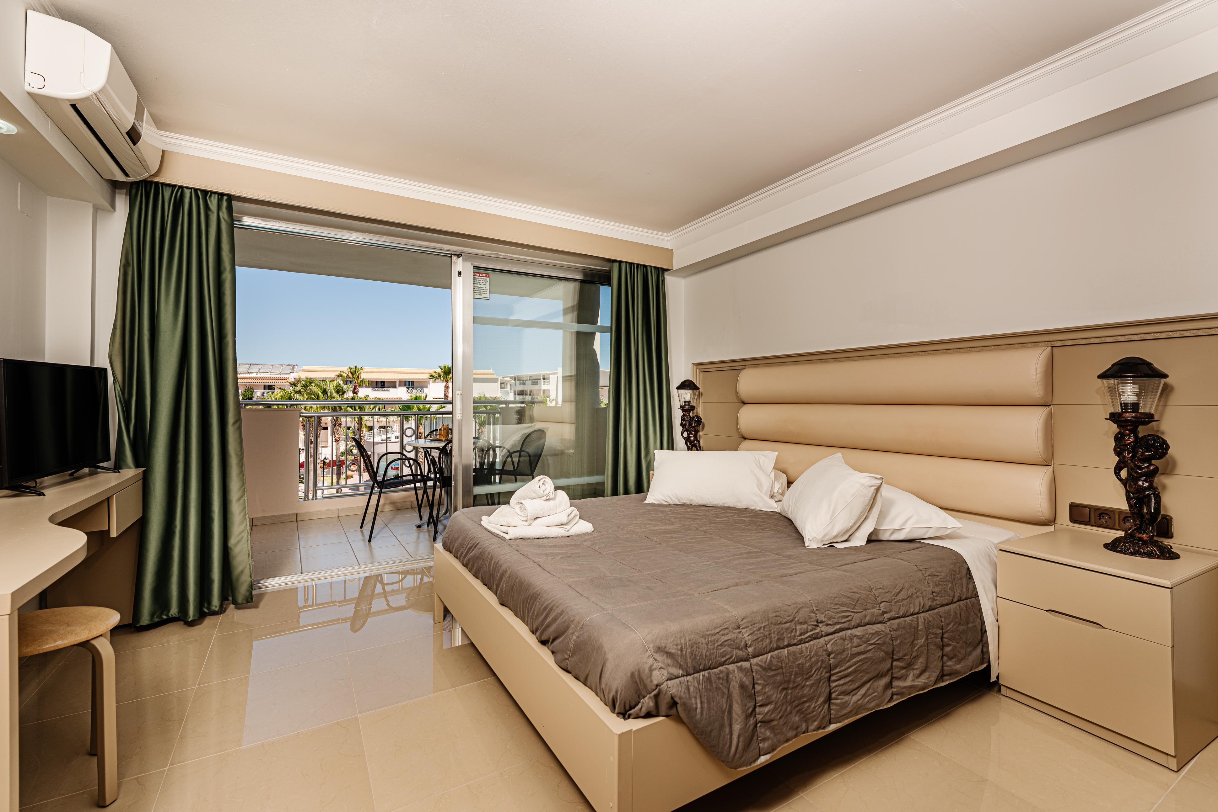 Caretta Beach Hotel & Waterpark  slide 3