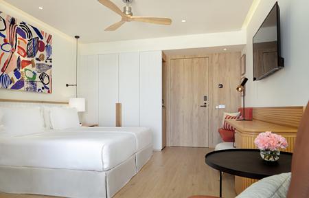 Hotel H10 Croma Malaga slide 4