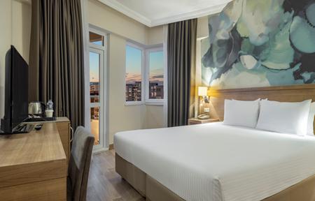 Wyndham Garden Lara slide 2