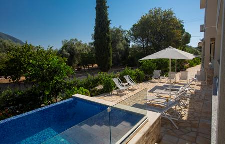 Zisis Suites