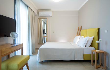 Zisis Suites slide 3