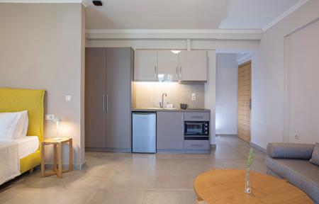 Zisis Suites slide 4