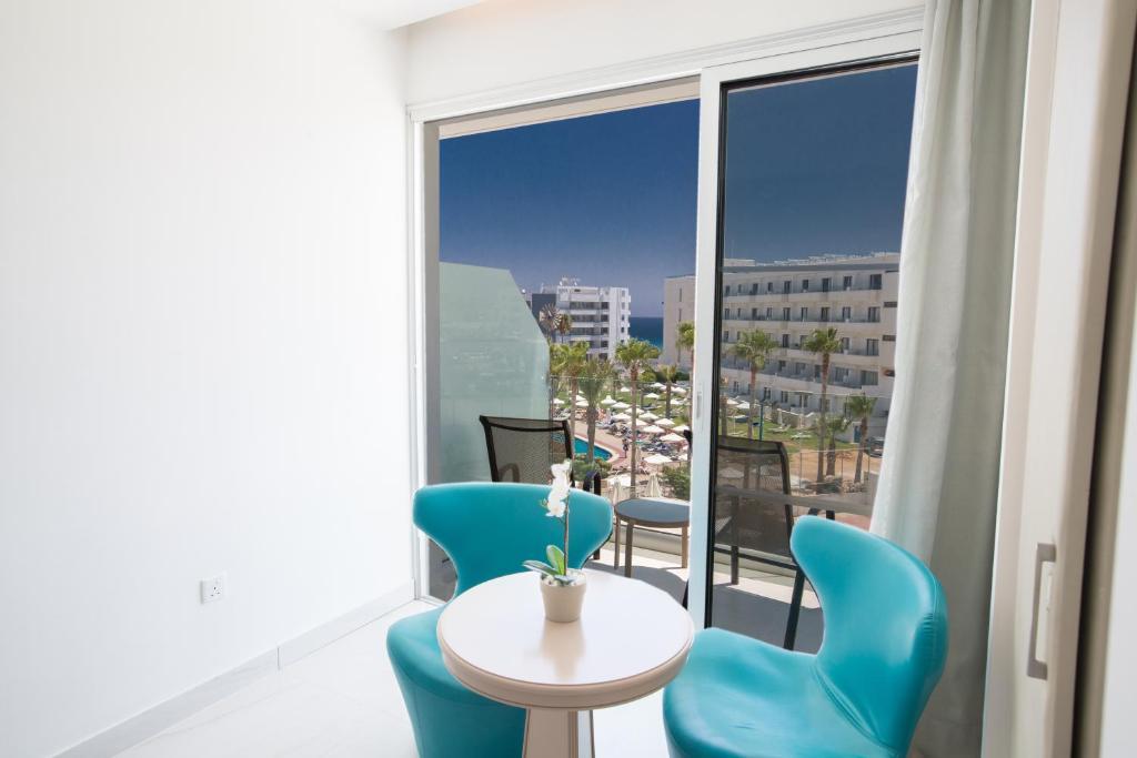 Tsokkos Beach Hotel  slide 3