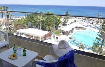 Hotel Golden Coast Beach slide 4