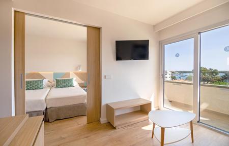 Hotel JS Portocolom Suites slide 4