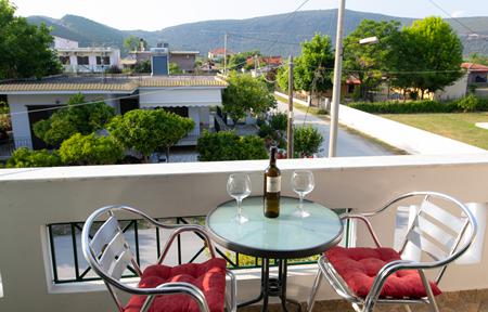 Lejlighedshotel Athanasios by Philoxenia slide 1