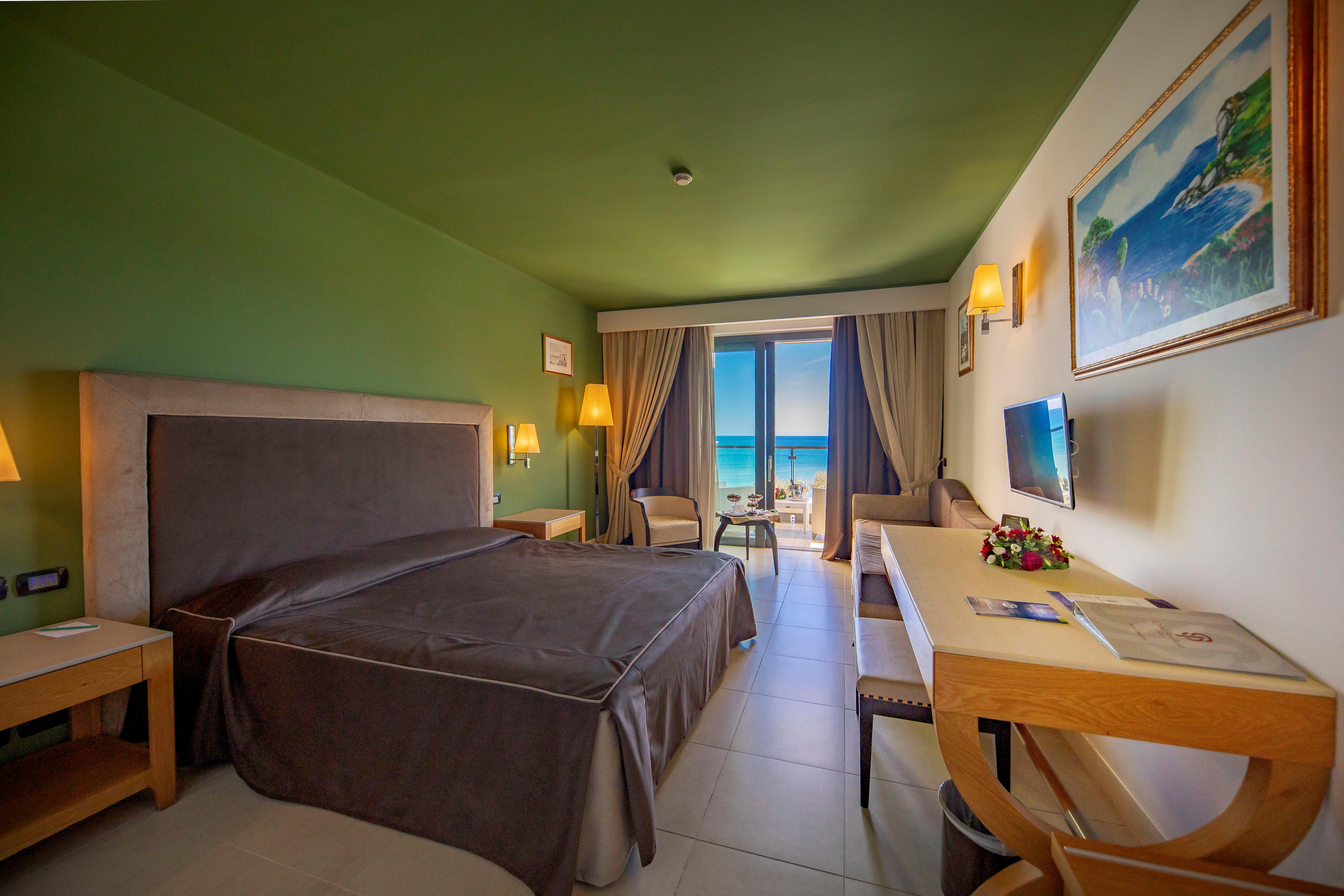 Hotel Cefalu Sea Palace slide 3