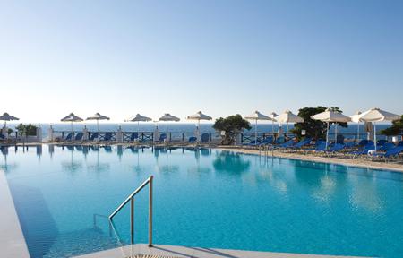 Hotel Maritimo Beach slide 5