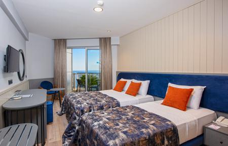 Hotel Monart City slide 3