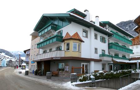 Hotel Sureghes slide 1