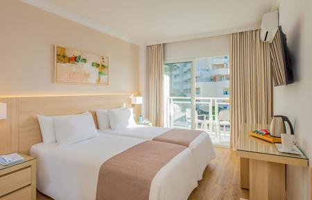 Hotel Las Arenas affiliated by Melia slide 4