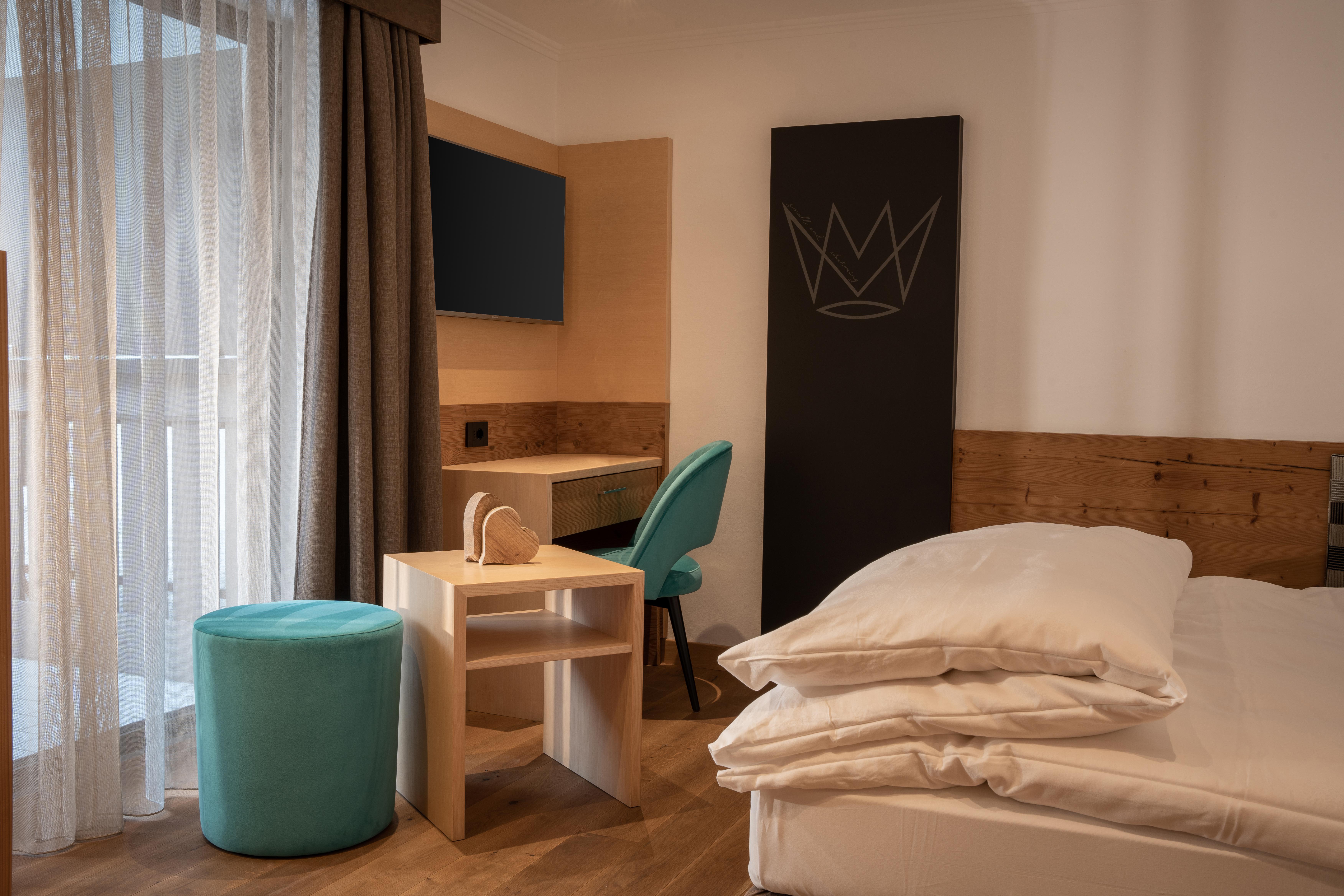 The laurin small & charming slide 4