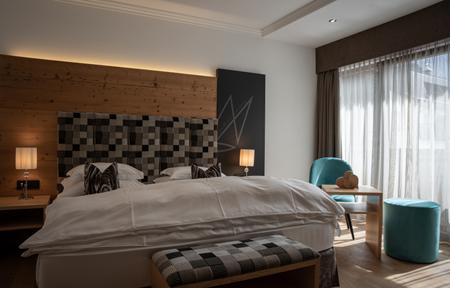 The laurin small & charming slide 5