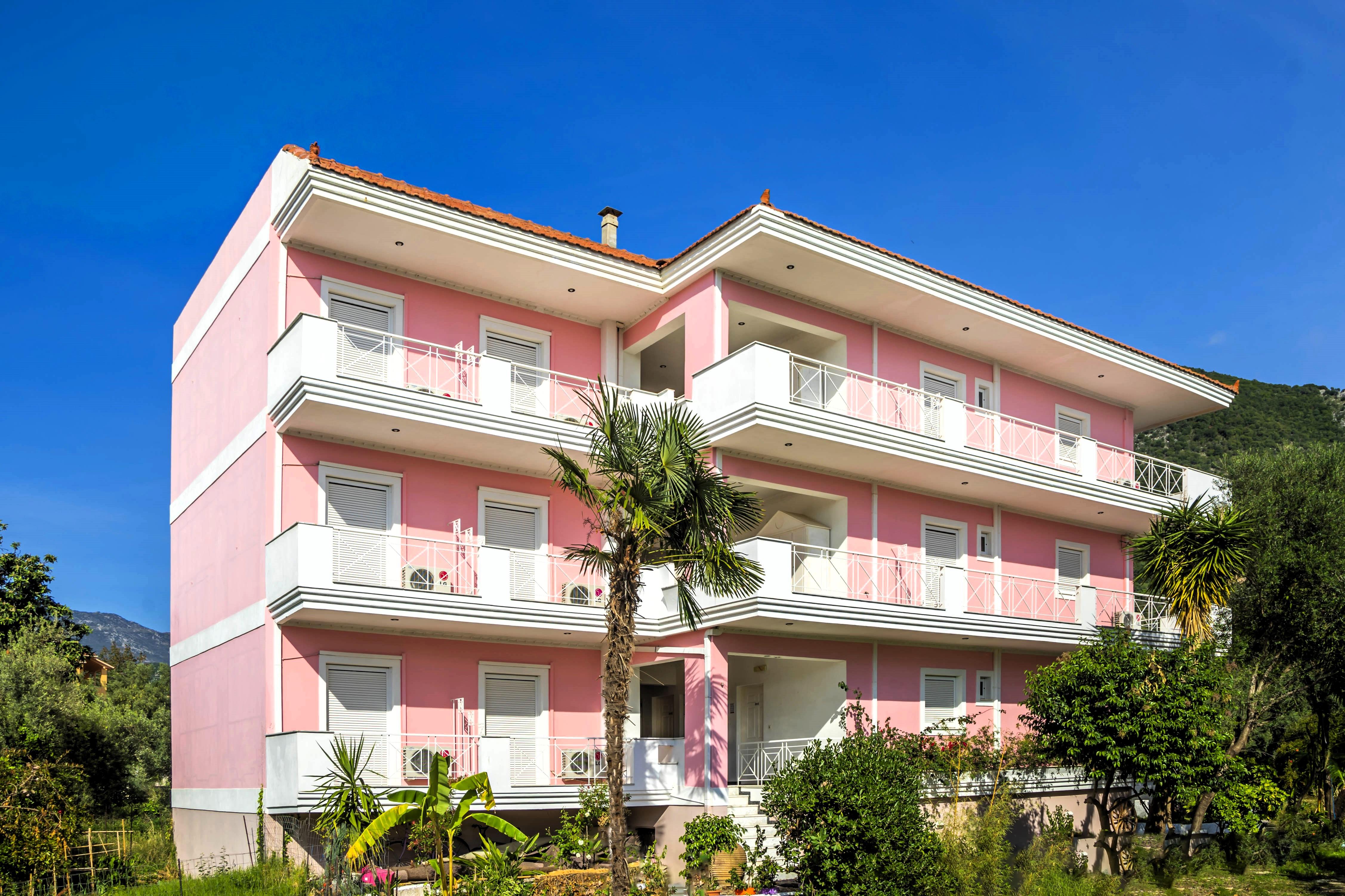 Studio's Dionysos  slide 5