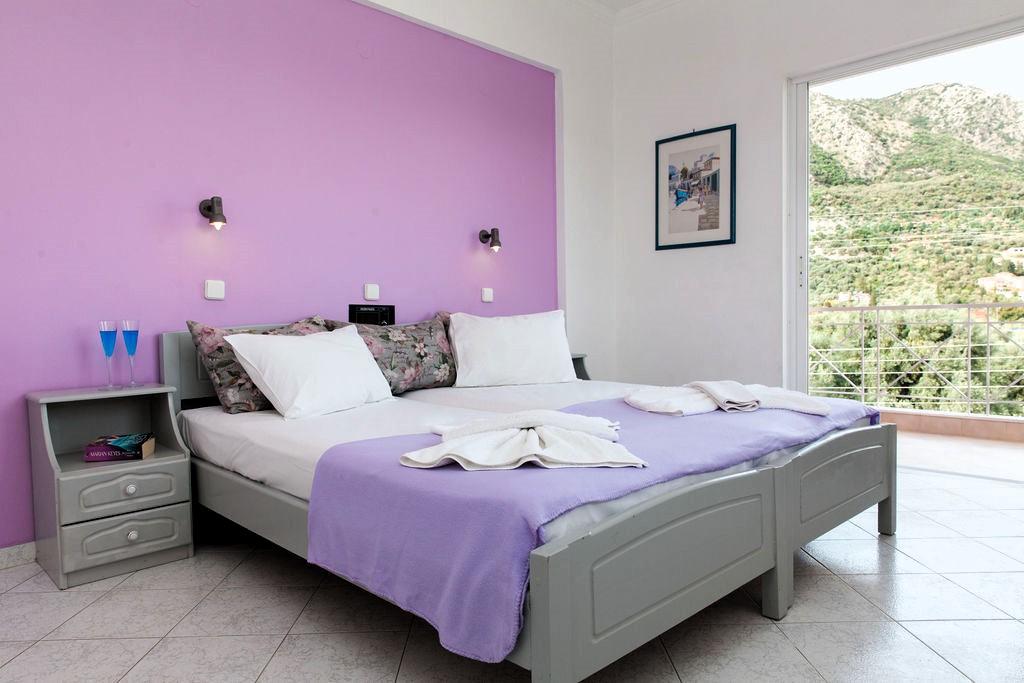 Studio's Dionysos  slide 2