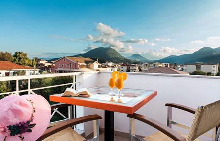 Studio's Dionysos slide 1