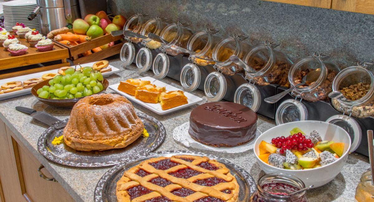 Hotel Alaska slide 4