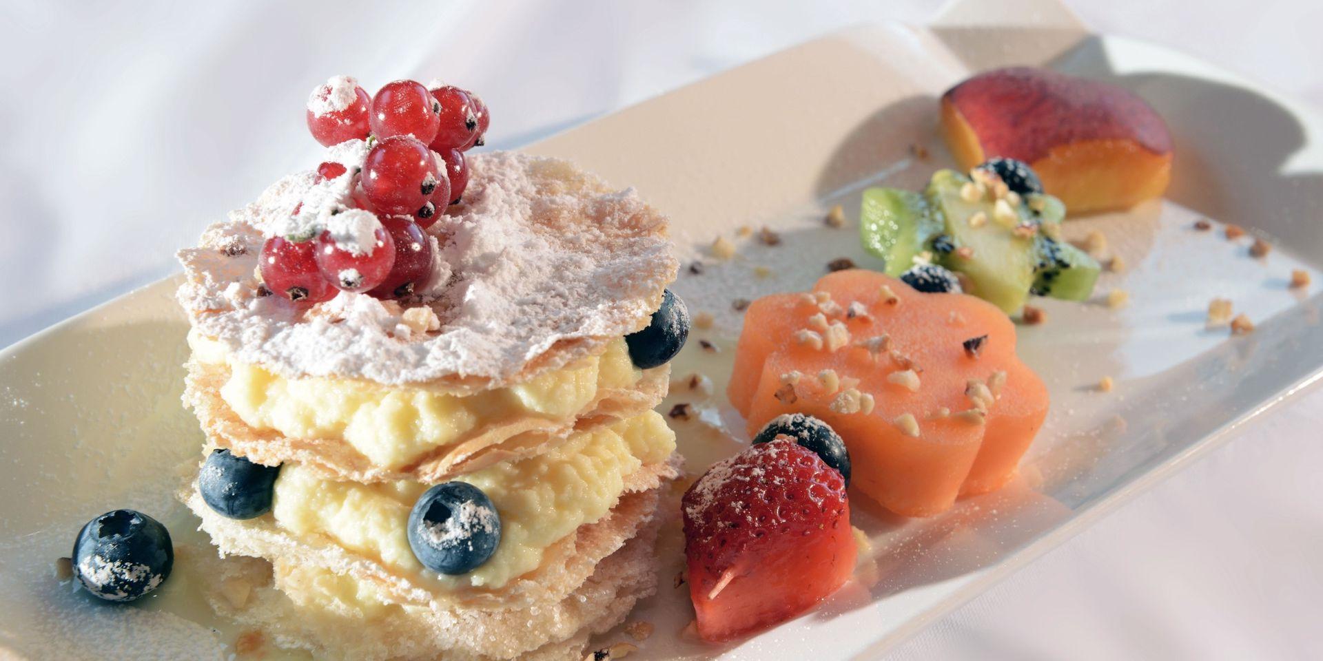 Hotel Alaska slide 5