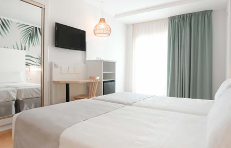 Hotel ALEGRIA Florida Park slide 3