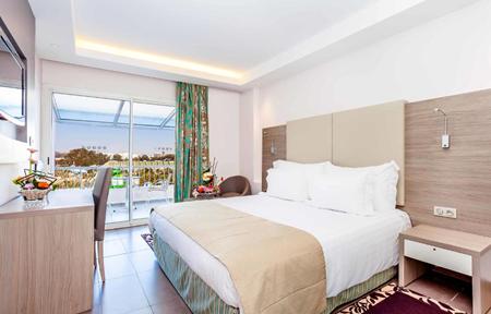 Hotel Amadil Ocean Club slide 3