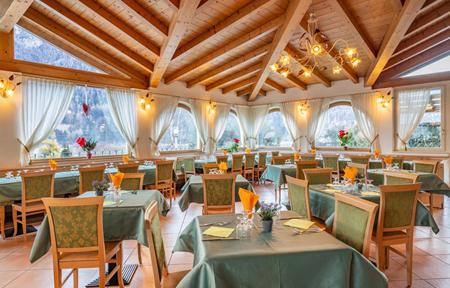 Hotel Monclassico slide 3