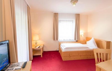 Hotel Dachstein slide 3