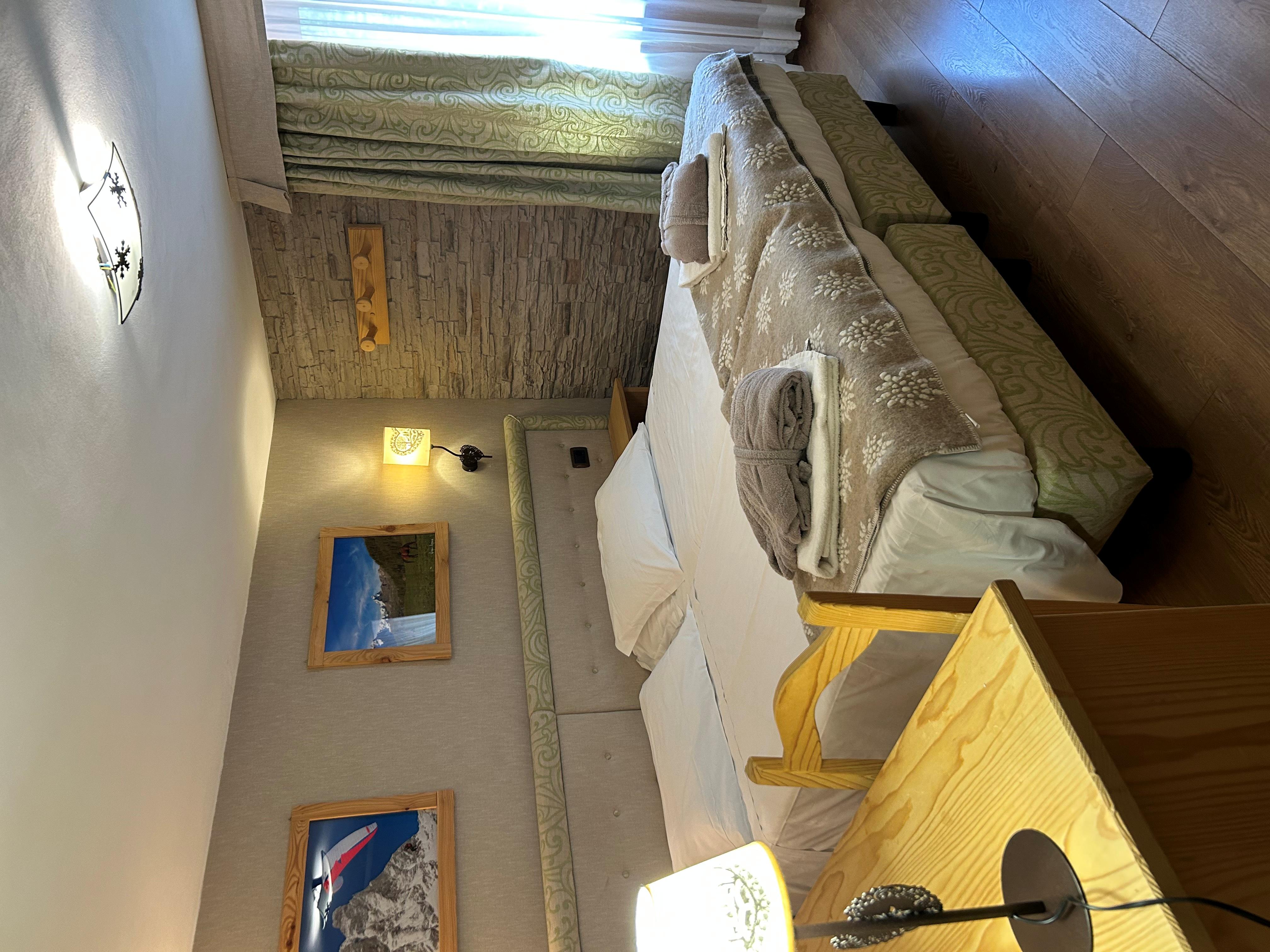 Hotel Edelweiss slide 4