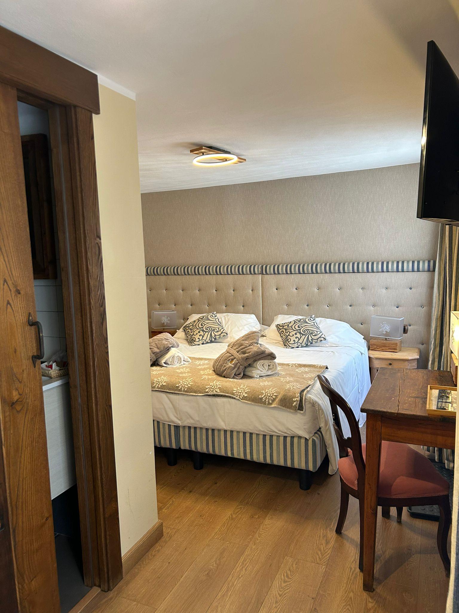 Hotel Edelweiss slide 3