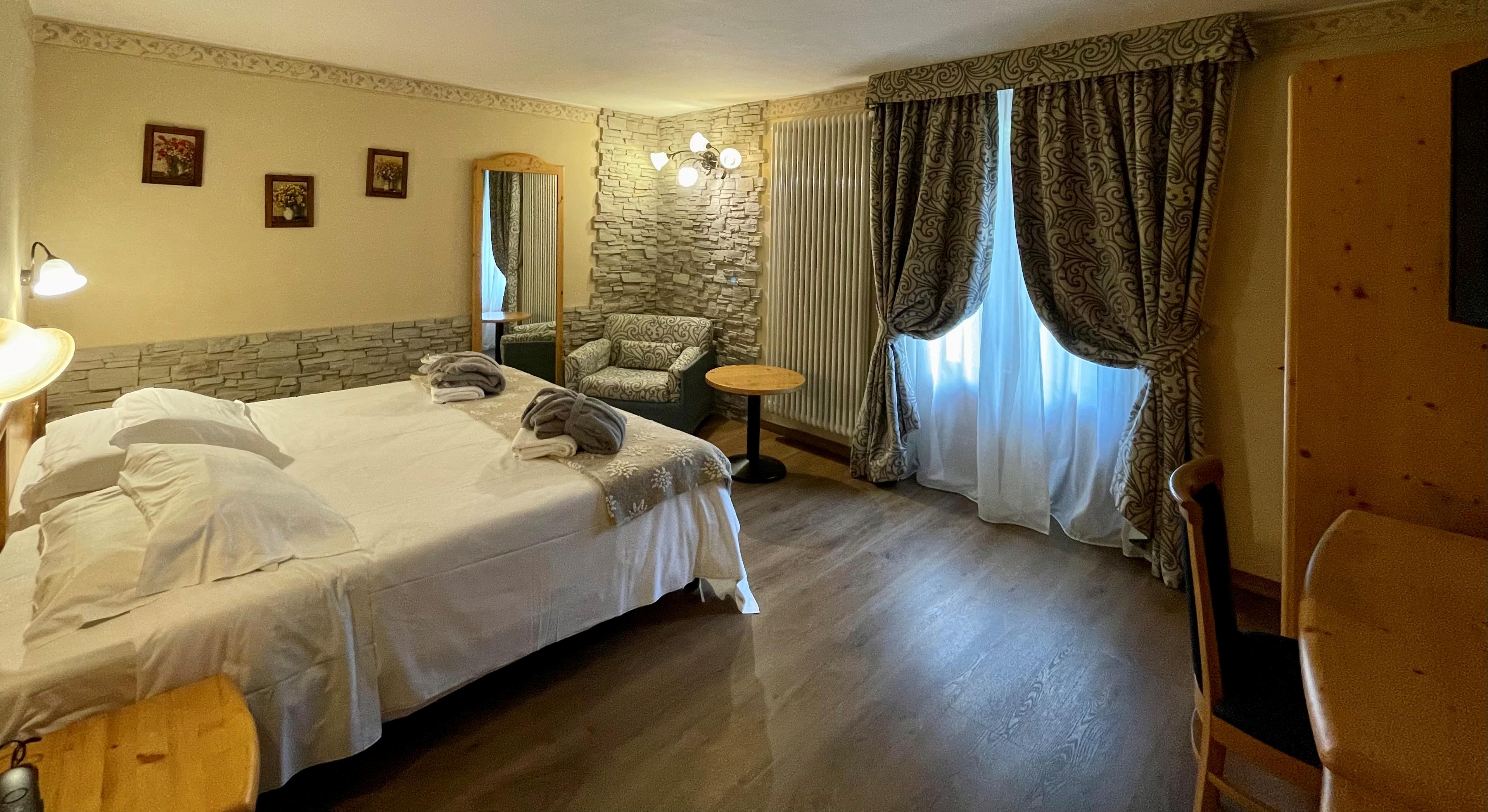 Hotel Edelweiss slide 2