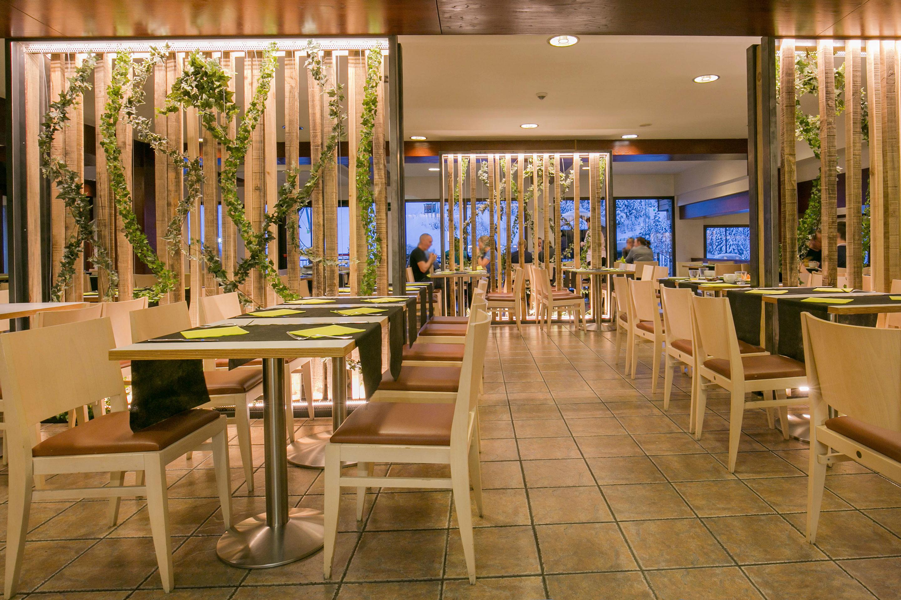 Hotel Piolets Centre slide 4