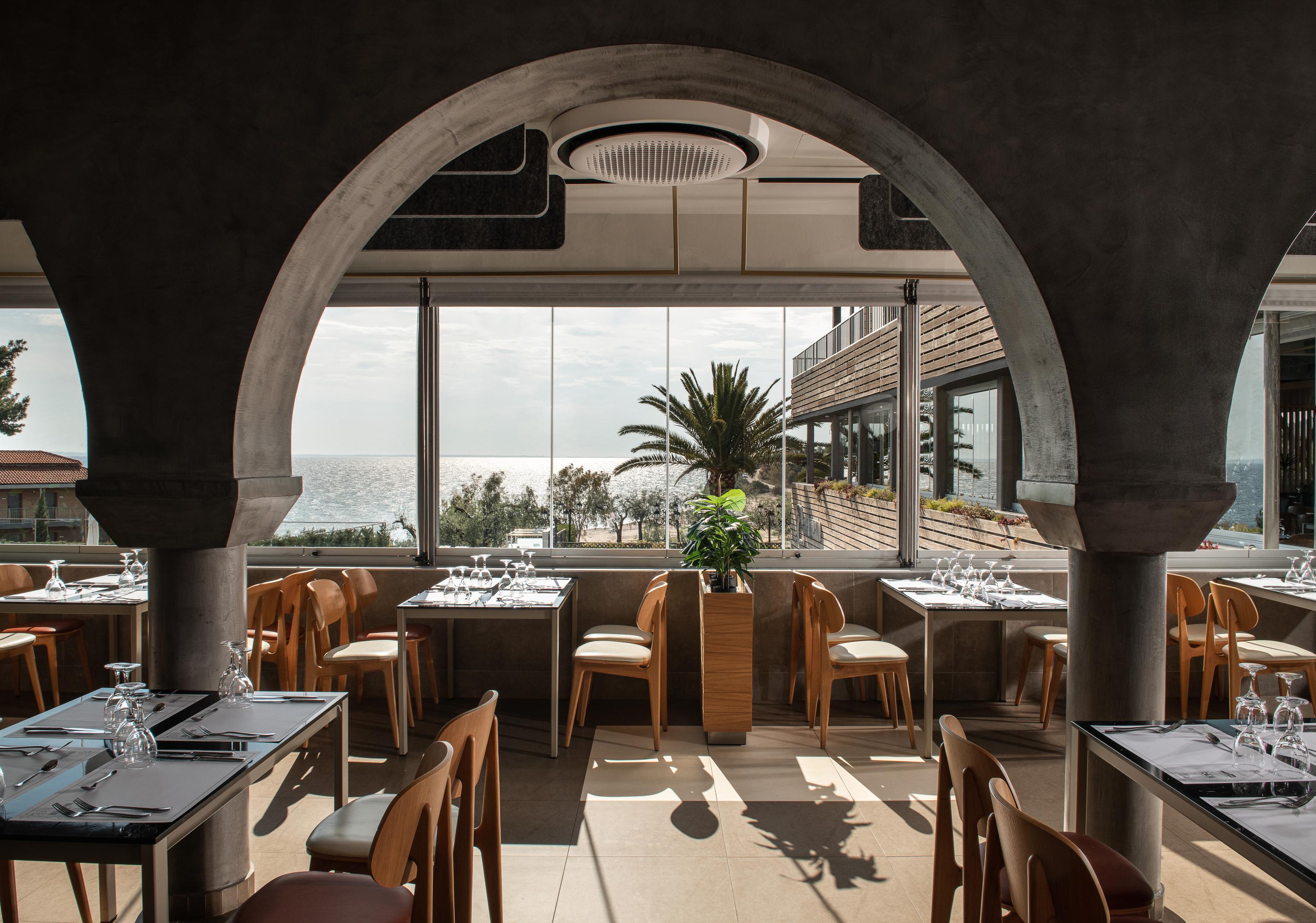 Hotel Blue Dolphin slide 4