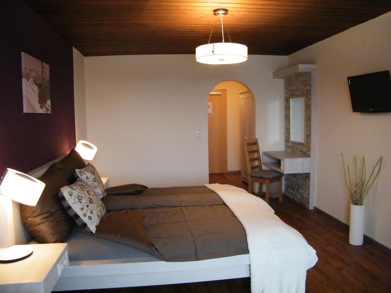 Dahoam by Sarina - Hotel & Suites  slide 4