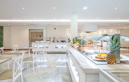 Nerja Club & Spa by Dorobe slide 3