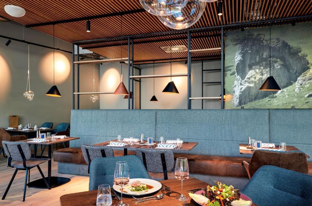 Blue Montafon slide 4