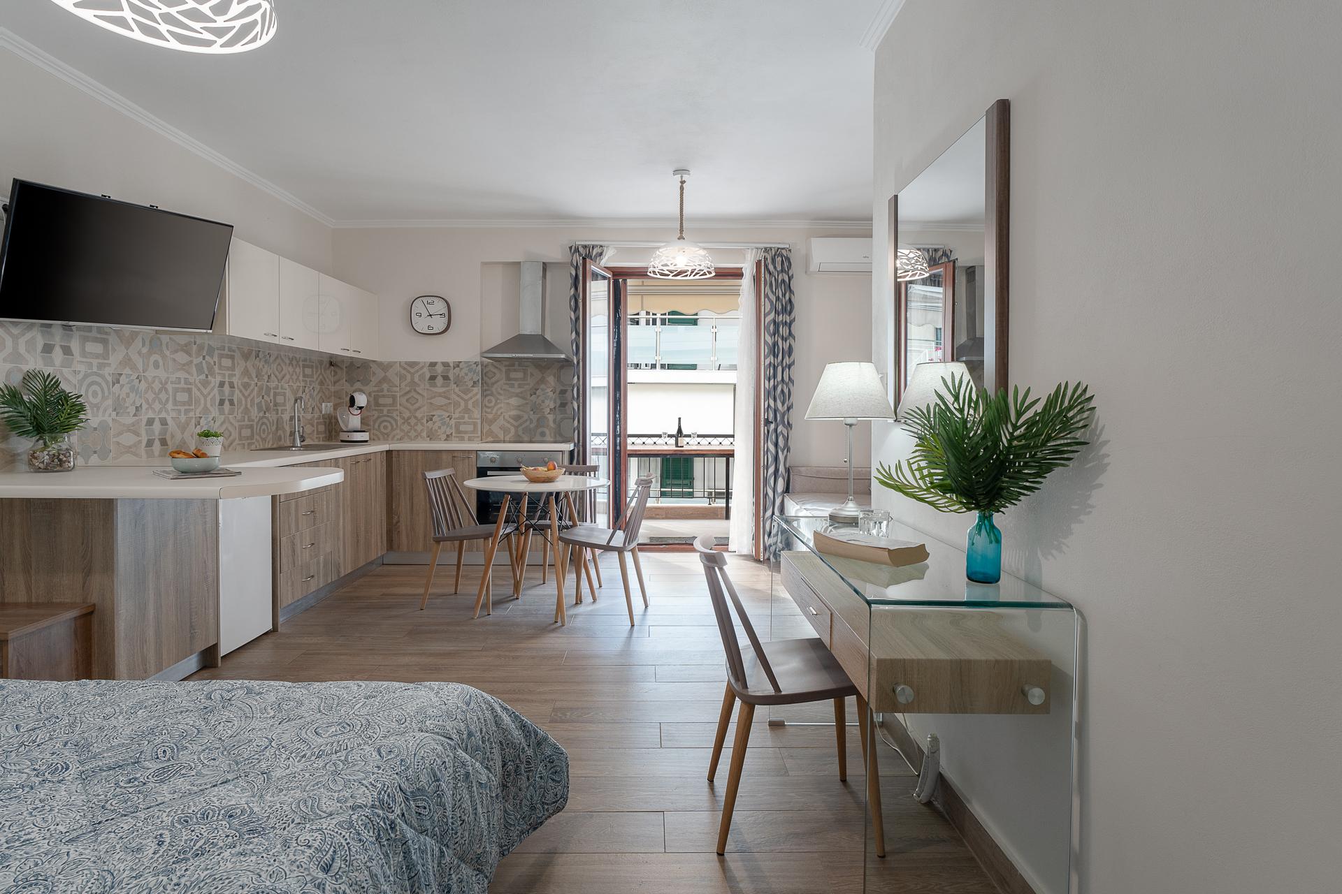 Captain's Seafront Apartments (tidligere Babis) slide 4