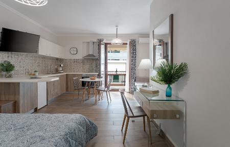 Captain's Seafront Apartments (tidligere Babis) slide 4