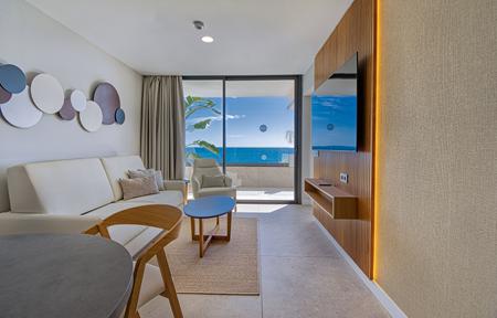 Relaxia Beverly Suites slide 5