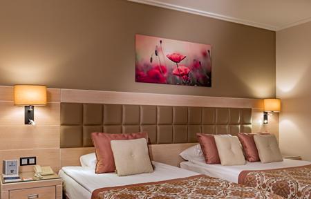 Hotel Miracle Resort slide 3