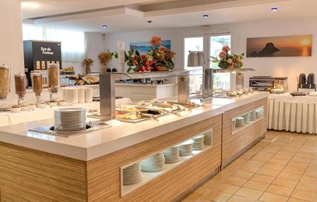 Aparthotel El Pinar slide 4