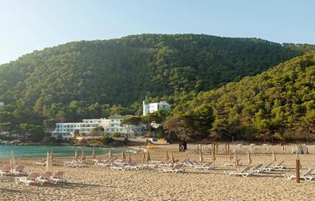 Aparthotel El Pinar slide 2