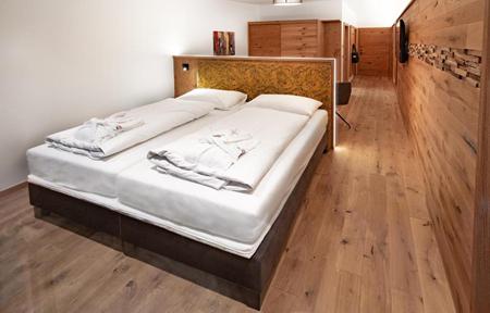 Berghotel Schmittenhöhe slide 2