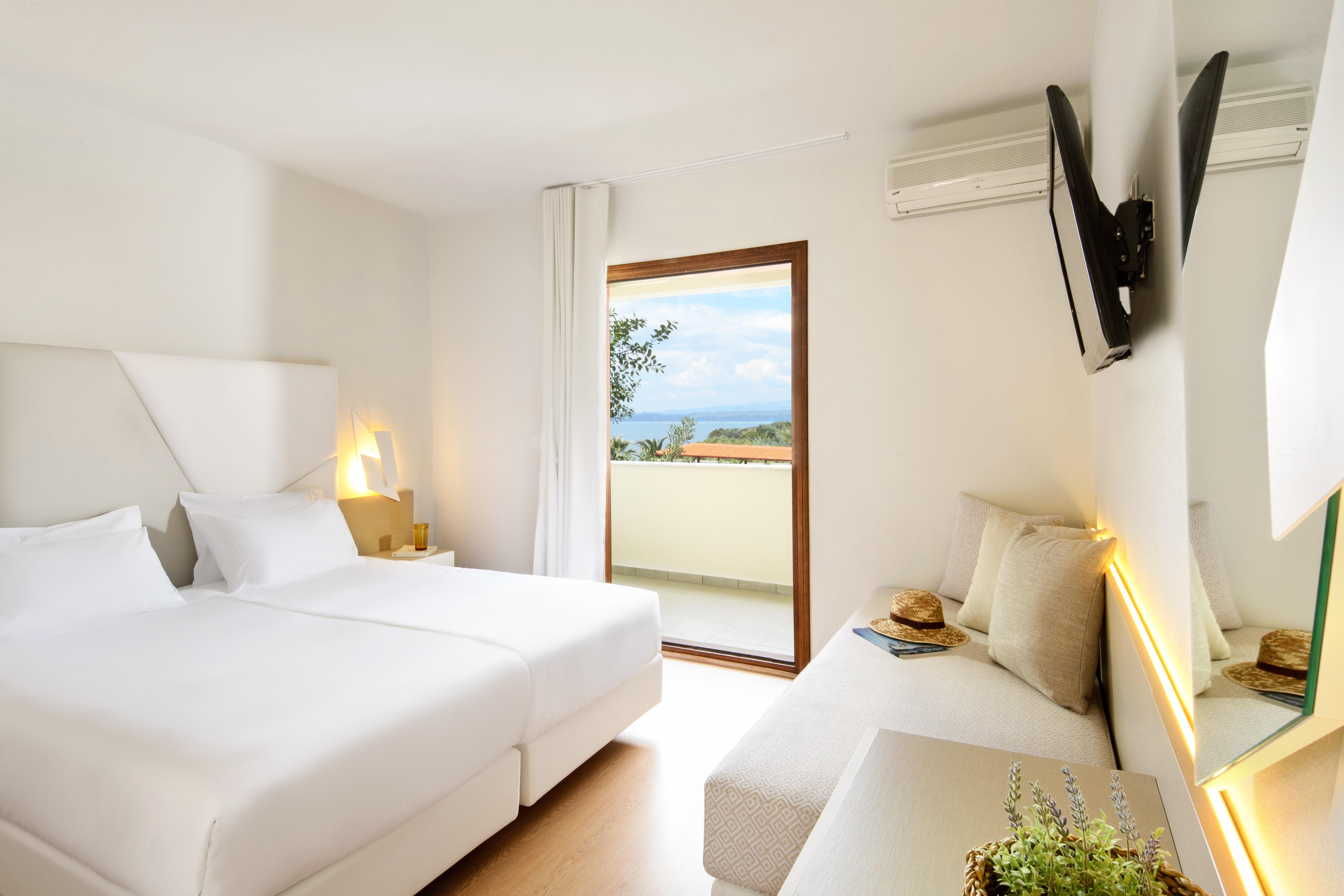 Hotel Akrathos Beach slide 4