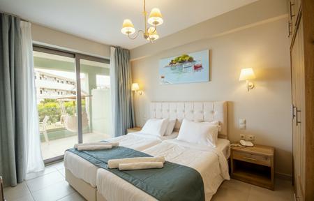 Lejlighedshotel Robolla Beach slide 3