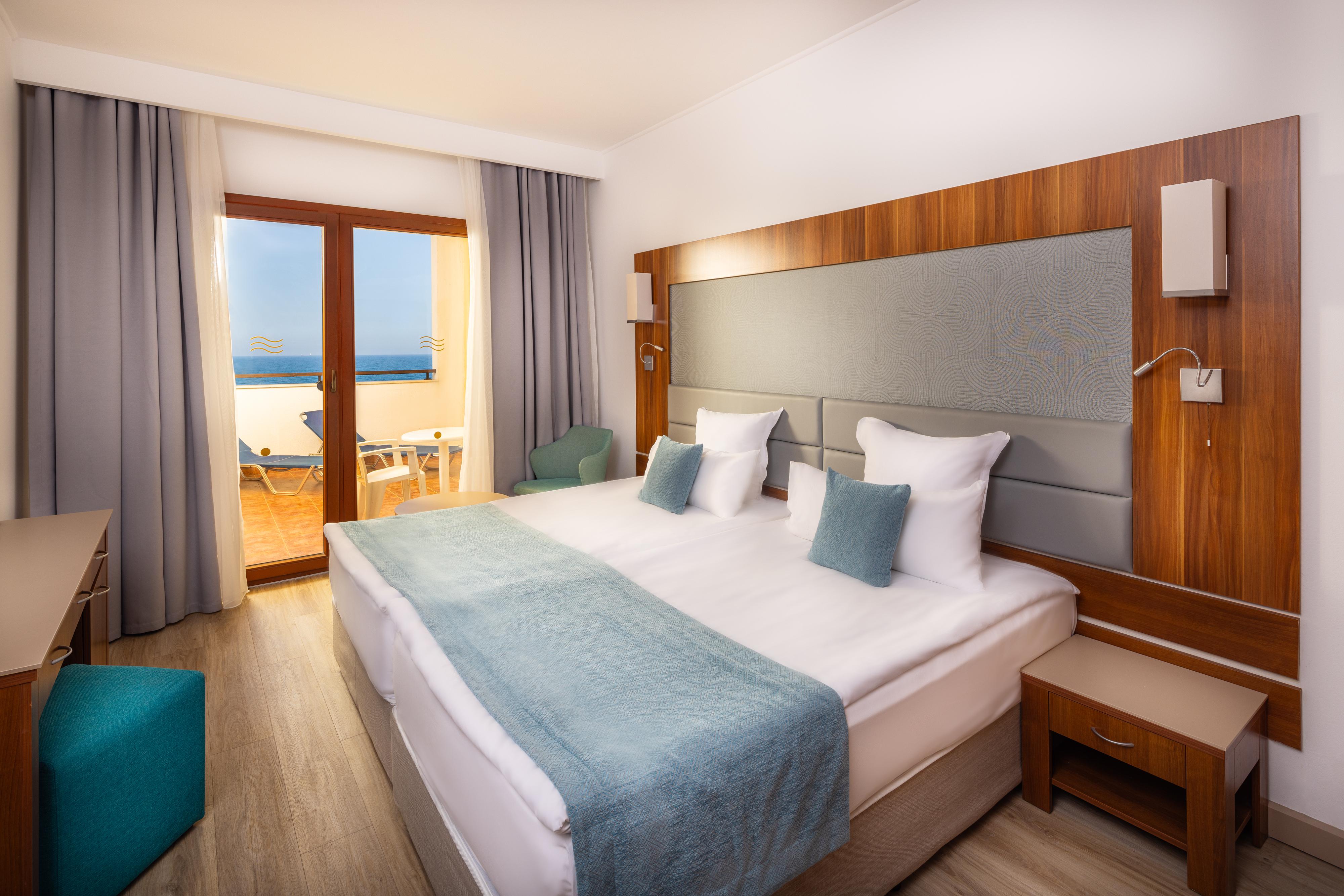 Hotel Alua Helios Bay slide 3