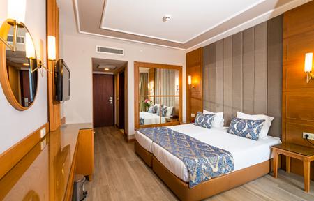 Hotel Royal Atlantis Beach slide 3