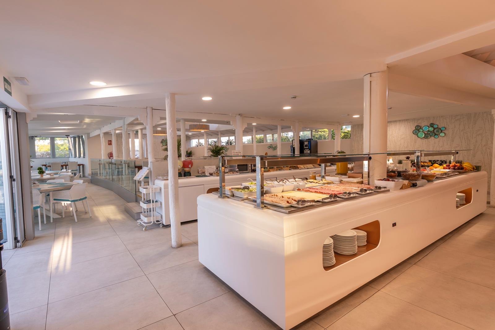 Hotel LIVVO Dunagolf Suites slide 3