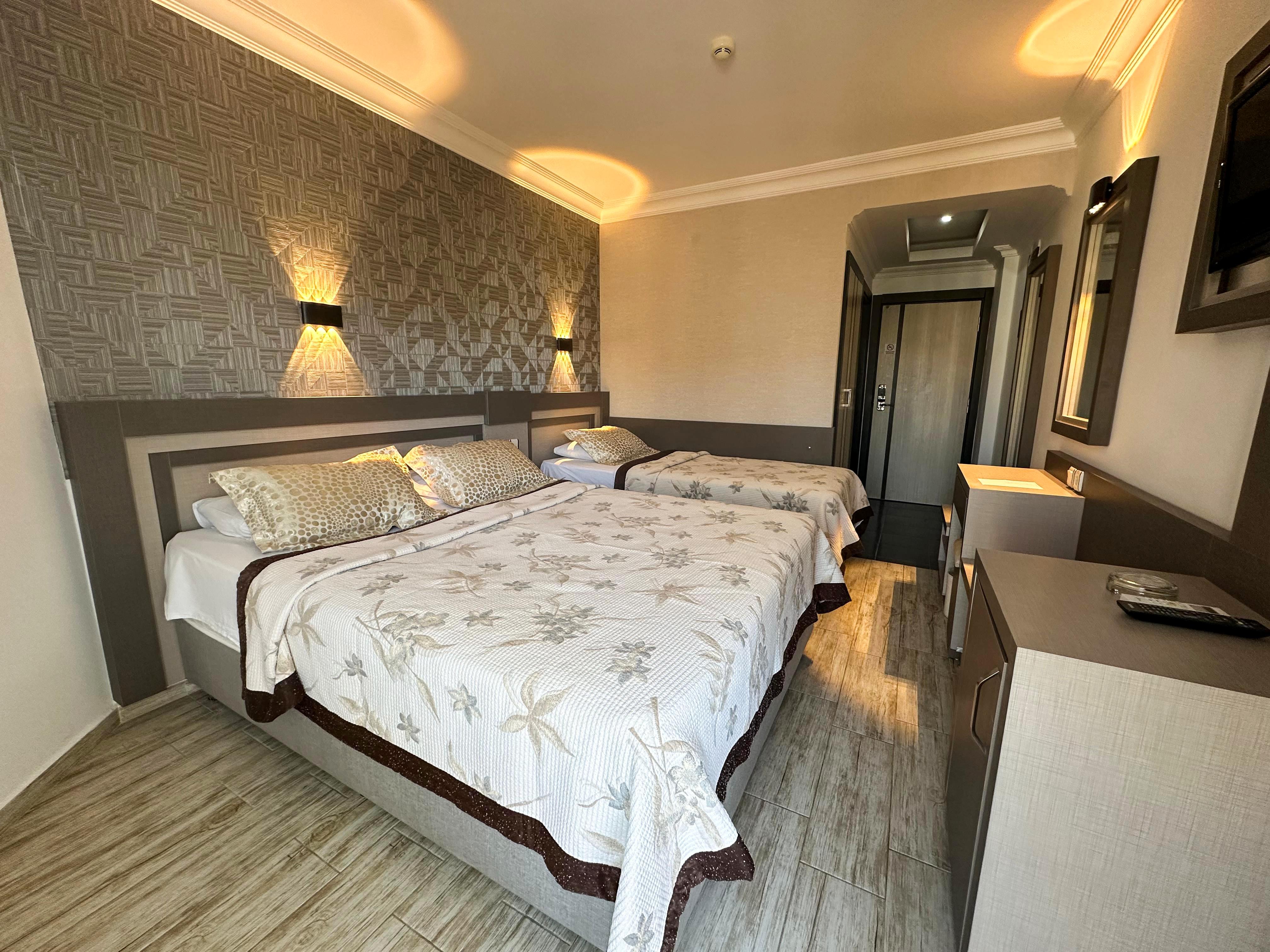 Hotel Monte Carlo slide 3