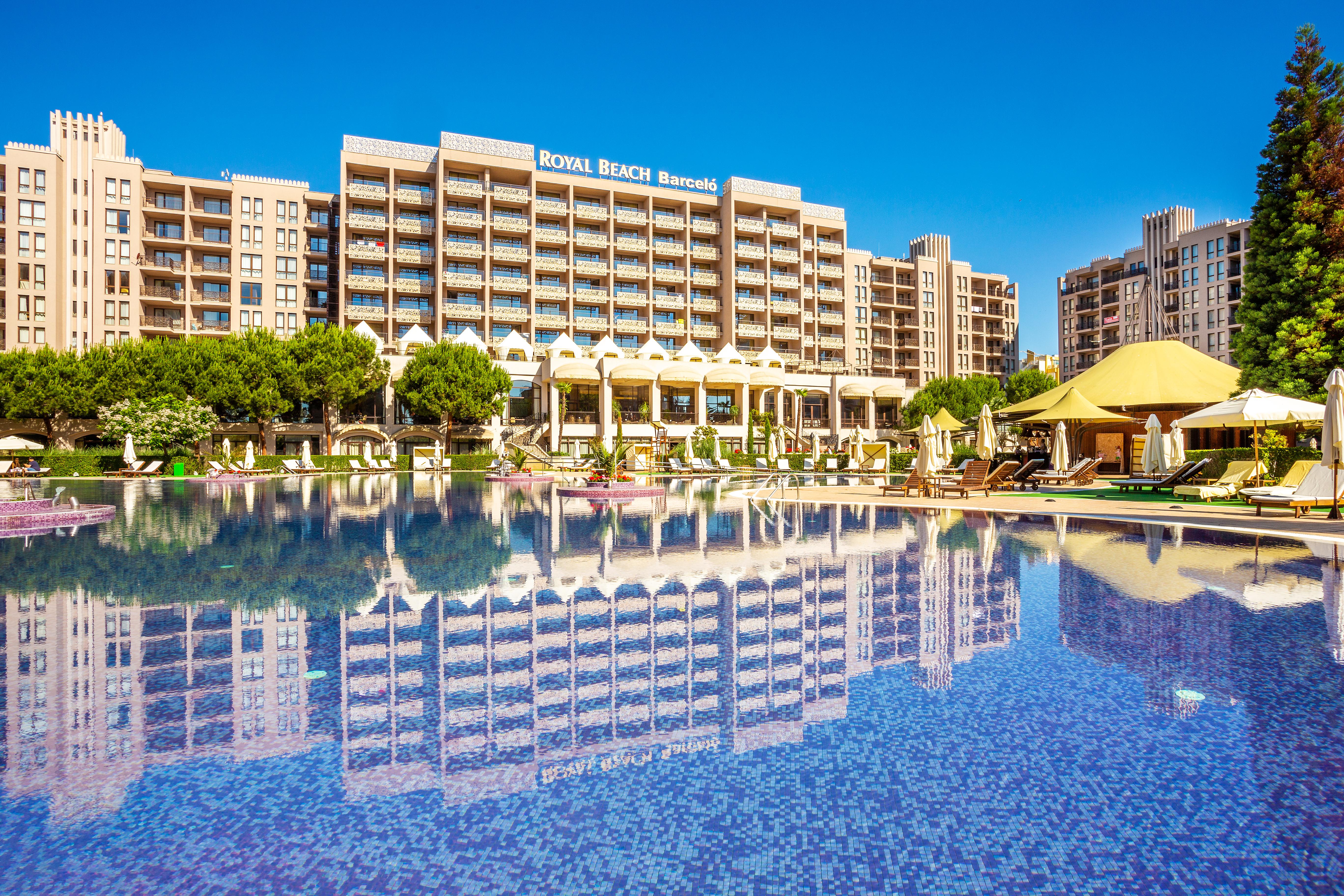 Hotel Barceló Royal Beach slide 4
