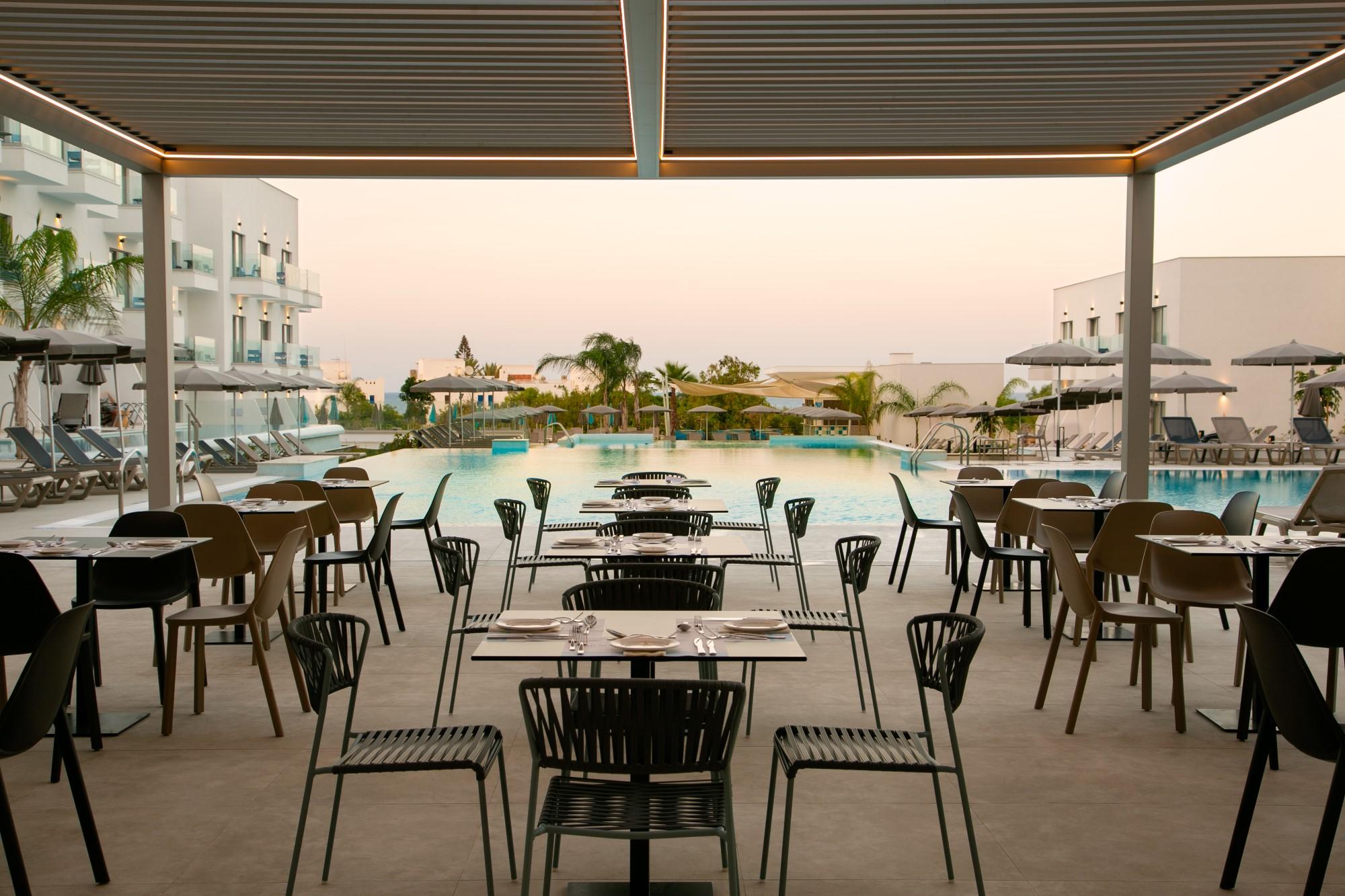 Hotel Atlantica Aqua Blue  slide 3