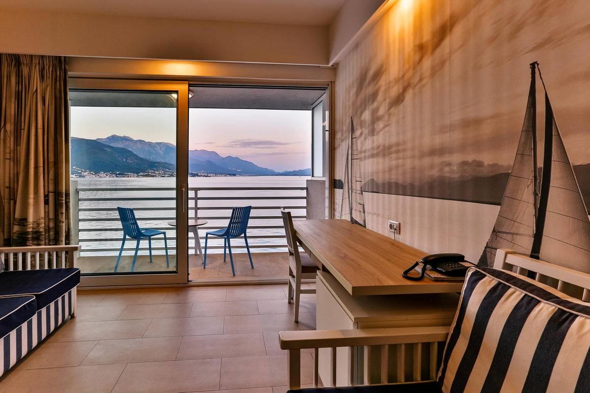 Carine Hotel Delfin slide 4